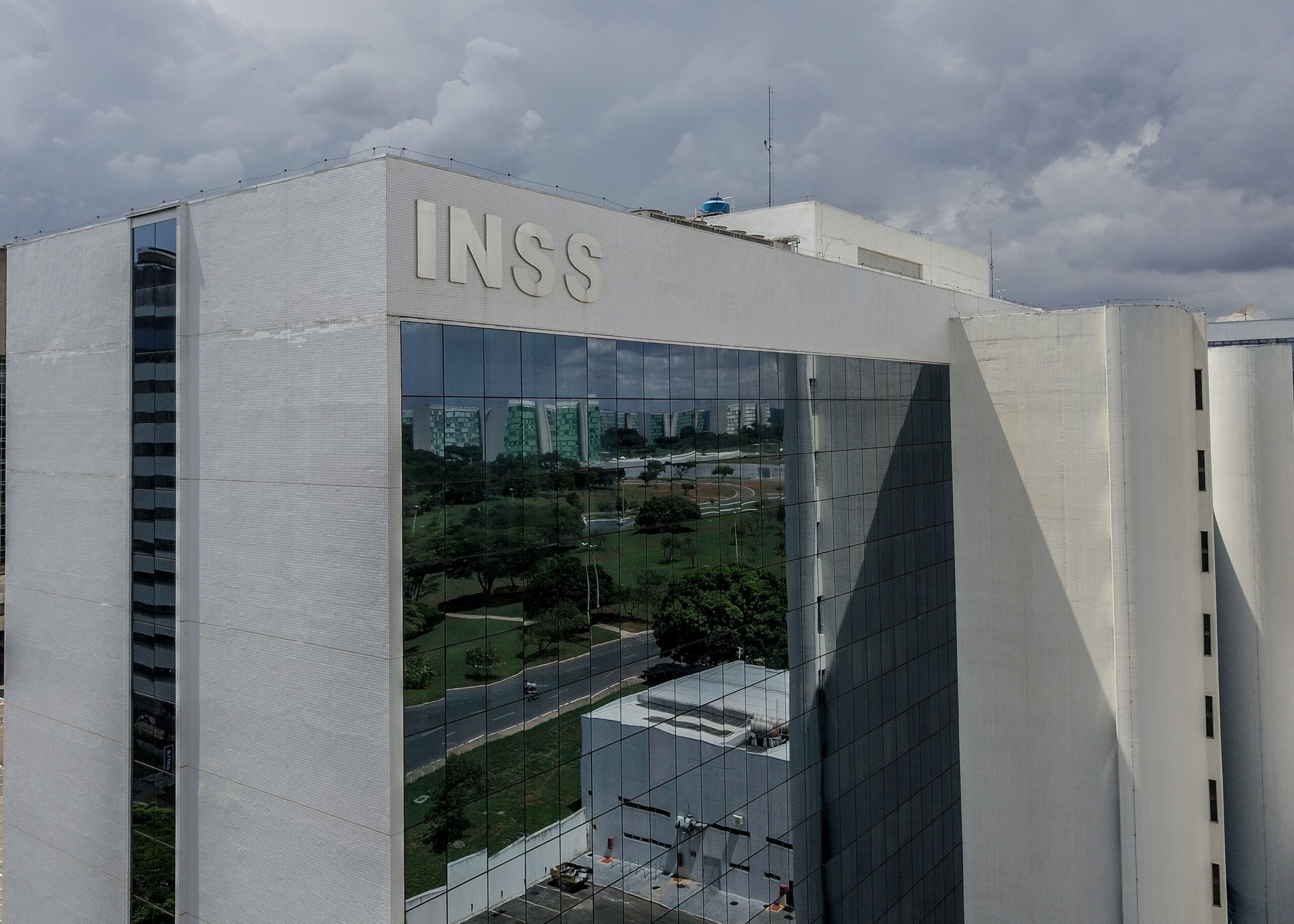 Operação mira grupo que criou “idosos fictícios” para fraudar INSS