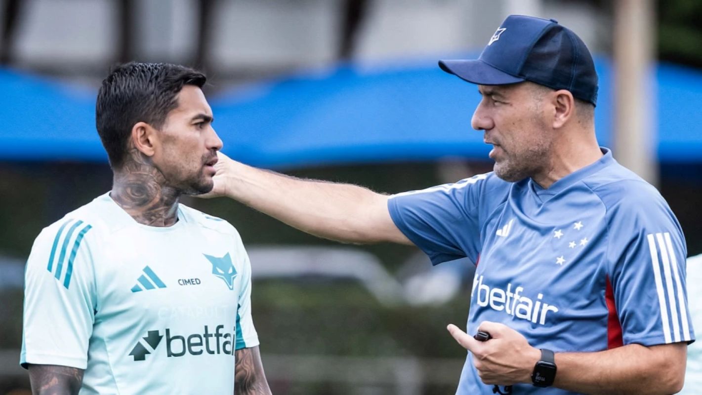 Com futuro incerto, Dudu volta a treinar com o elenco do Cruzeiro