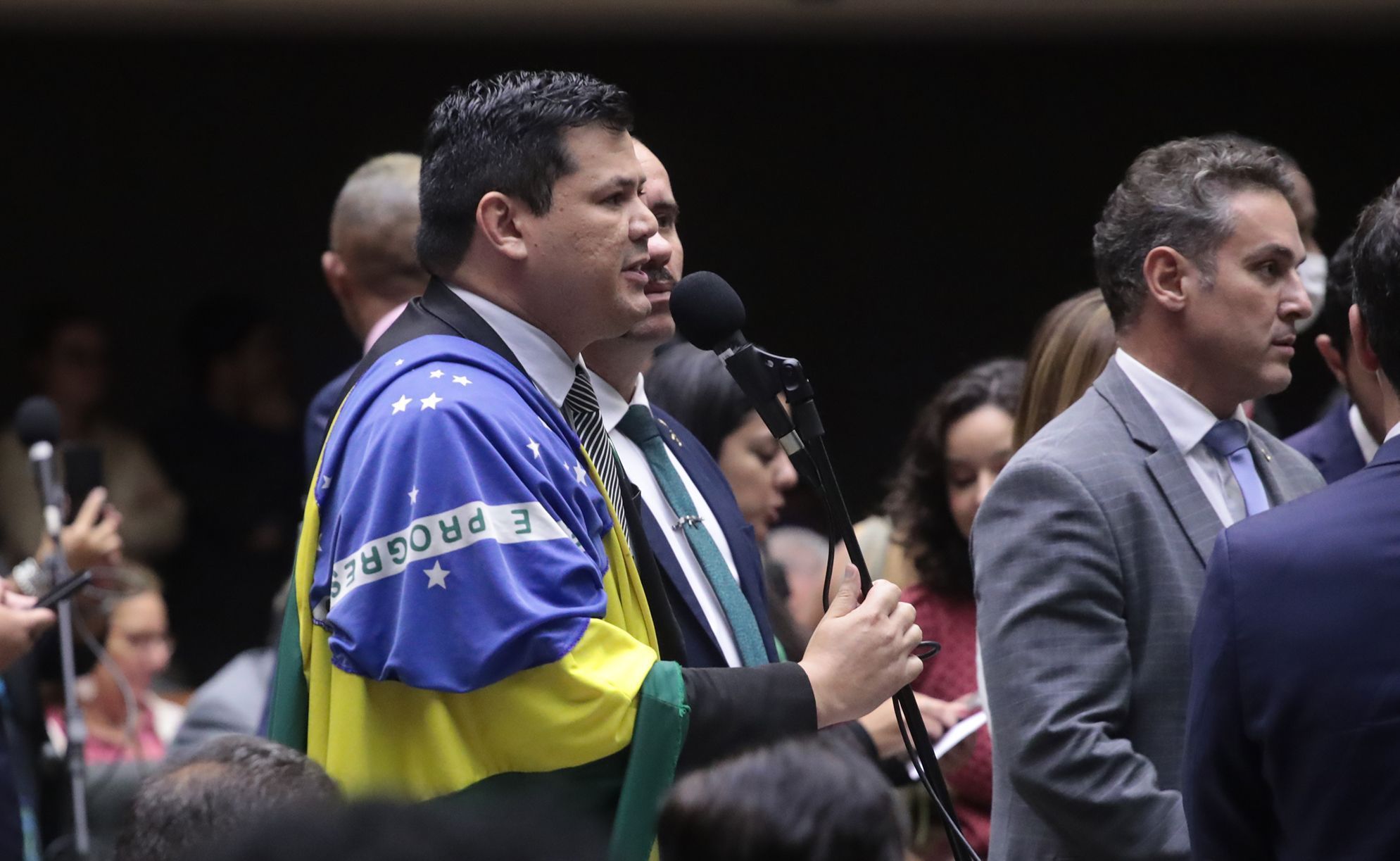 Após ofensas a Gleisi, Mesa da Câmara pede suspensão de mandato de deputado