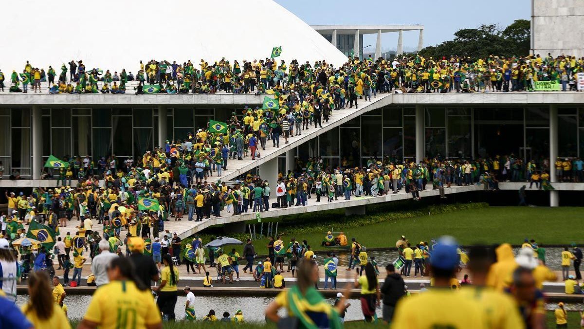 Homem é condenado por chamar pessoas de bolsonaristas e terroristas