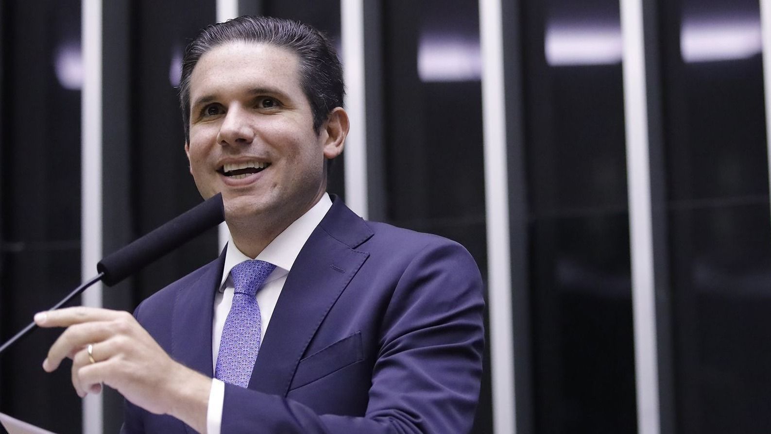 Presidente da Câmara faz brincadeira após ser “confundido“ com Hugo Gloss