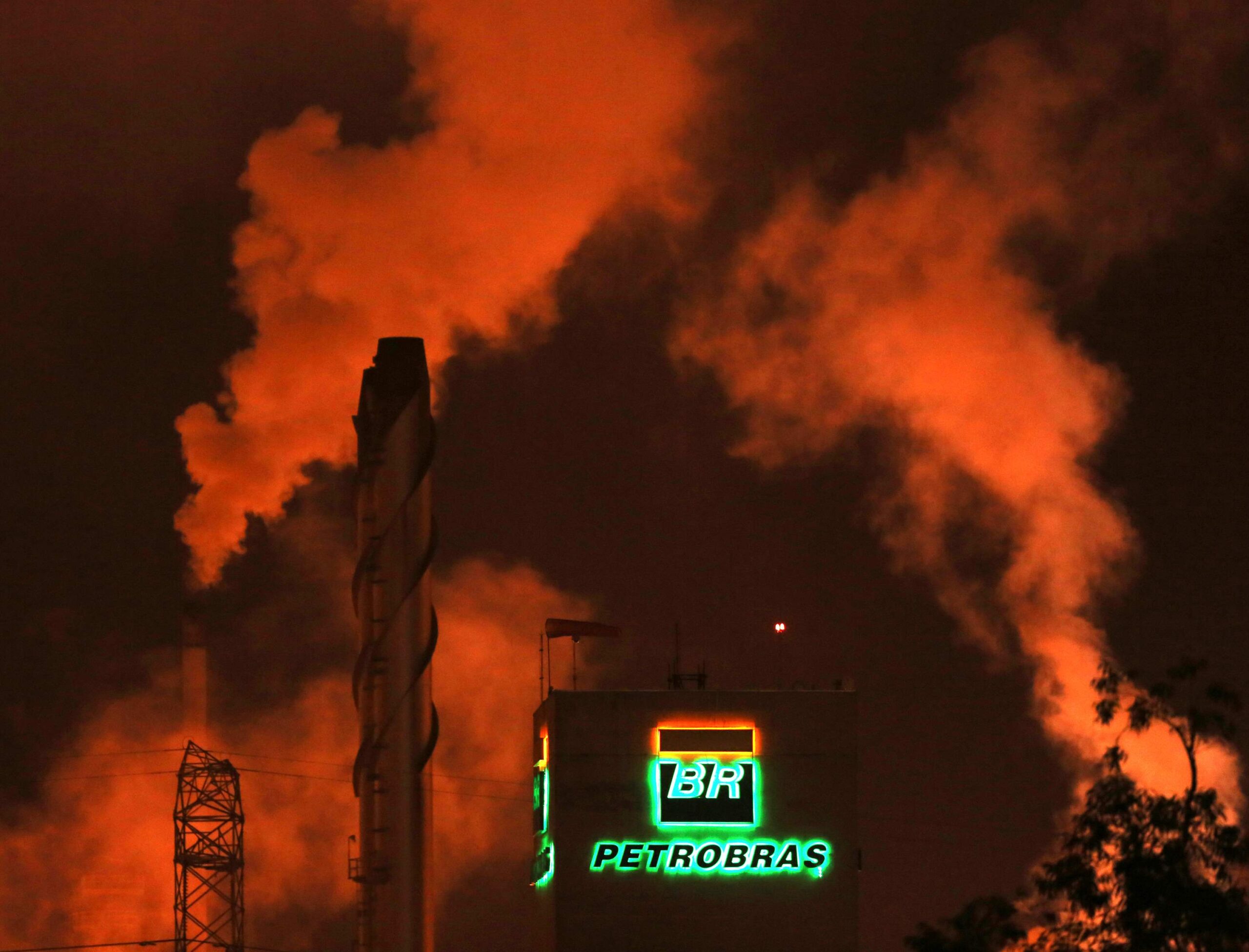 Petrobras, JBS e Santander distribuem proventos