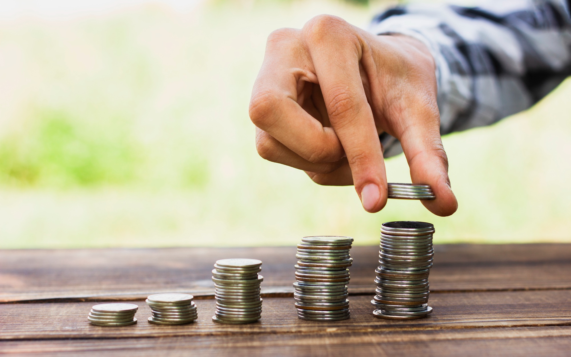 Com Selic a 14,75%, 6 ações pagam dividendos acima do CDI; quanto rendem R$ 50 mil?