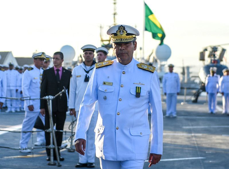 Comandante da Marinha assume ministério da Defesa durante férias de Múcio