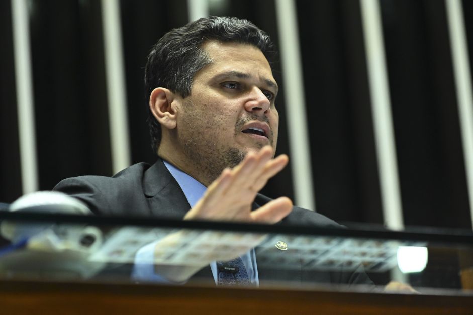 Alcolumbre marca sessão do Congresso em junho com leitura de pedido de CPMI