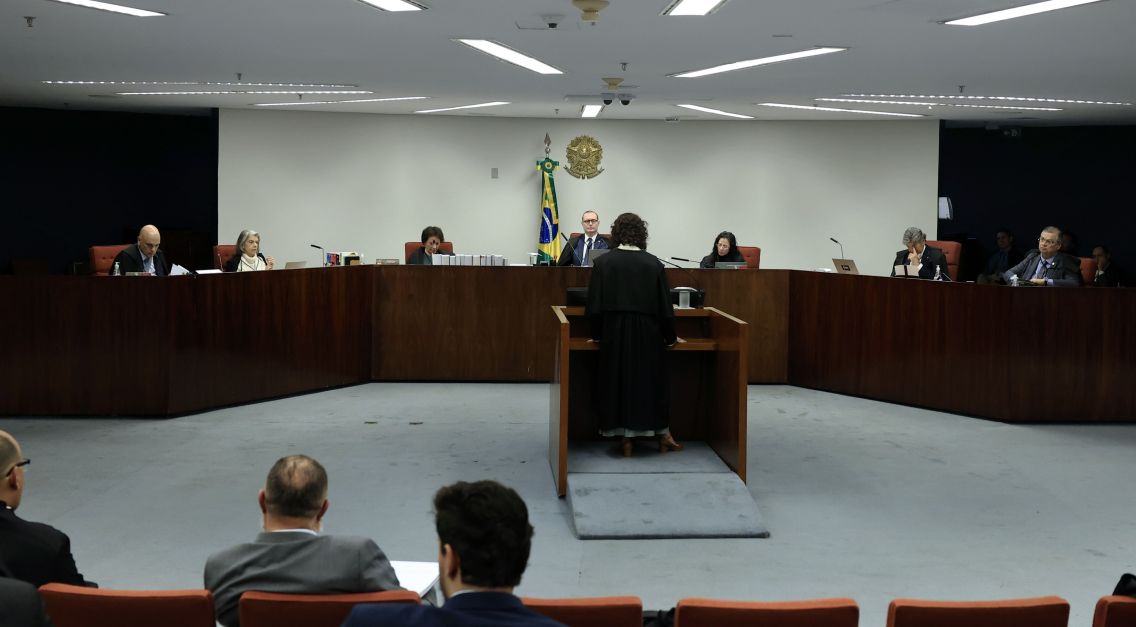 Após críticas, STF permite uso de celulares em julgamento do “núcleo 4“