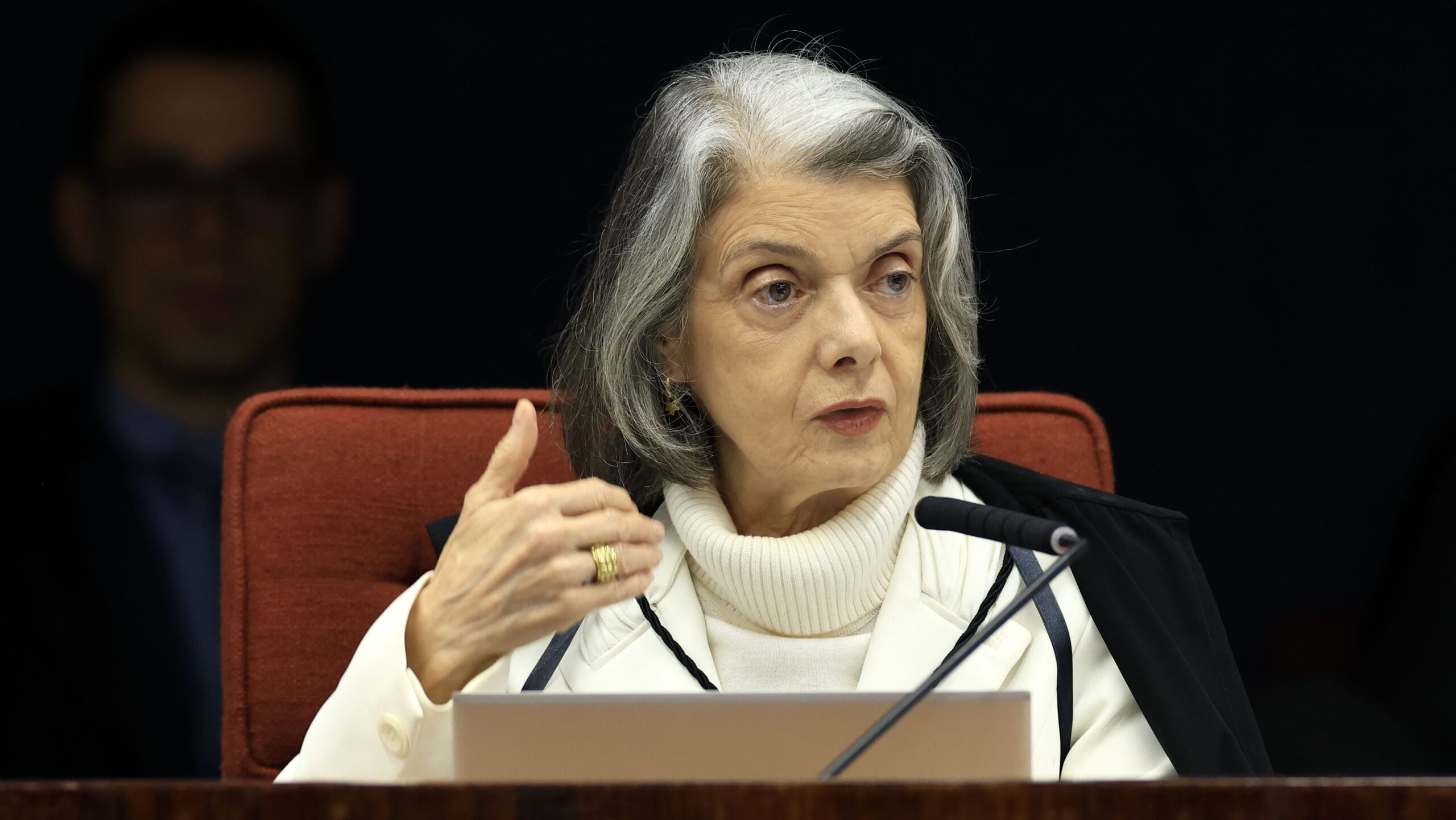 “Mentira é um veneno político“, diz Cármen Lúcia em julgamento