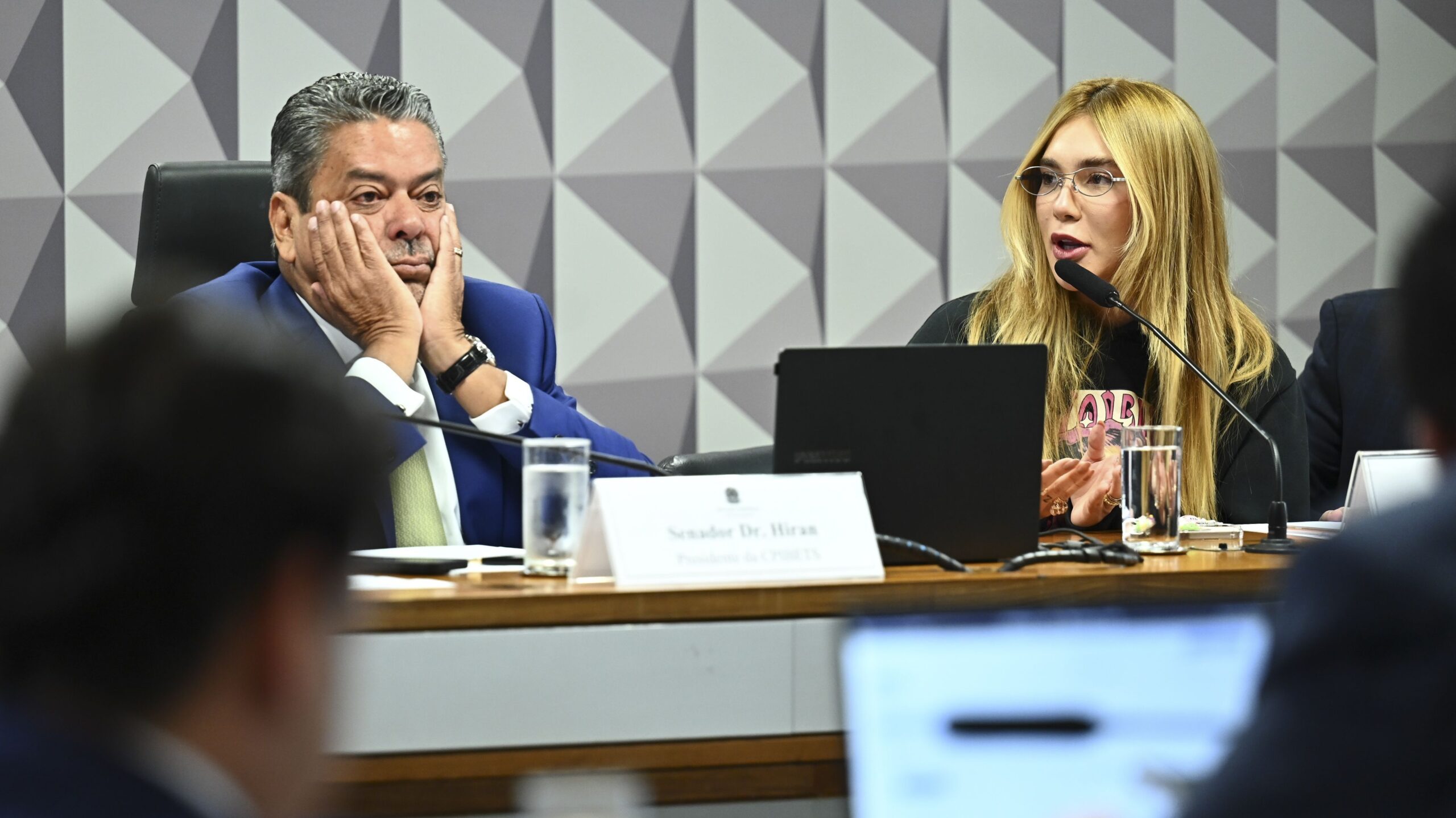 Virginia e senador brincam sobre beleza de Zé Felipe durante CPI das Bets