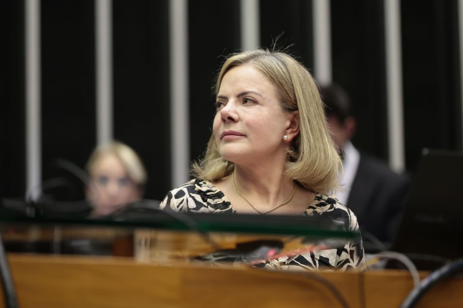 Gleisi aponta “excesso“ da Câmara em suspensão de ação contra Ramagem