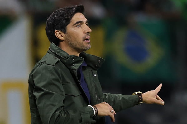 Abel Ferreira despista sobre renovação: “Meu empresário está aqui?”