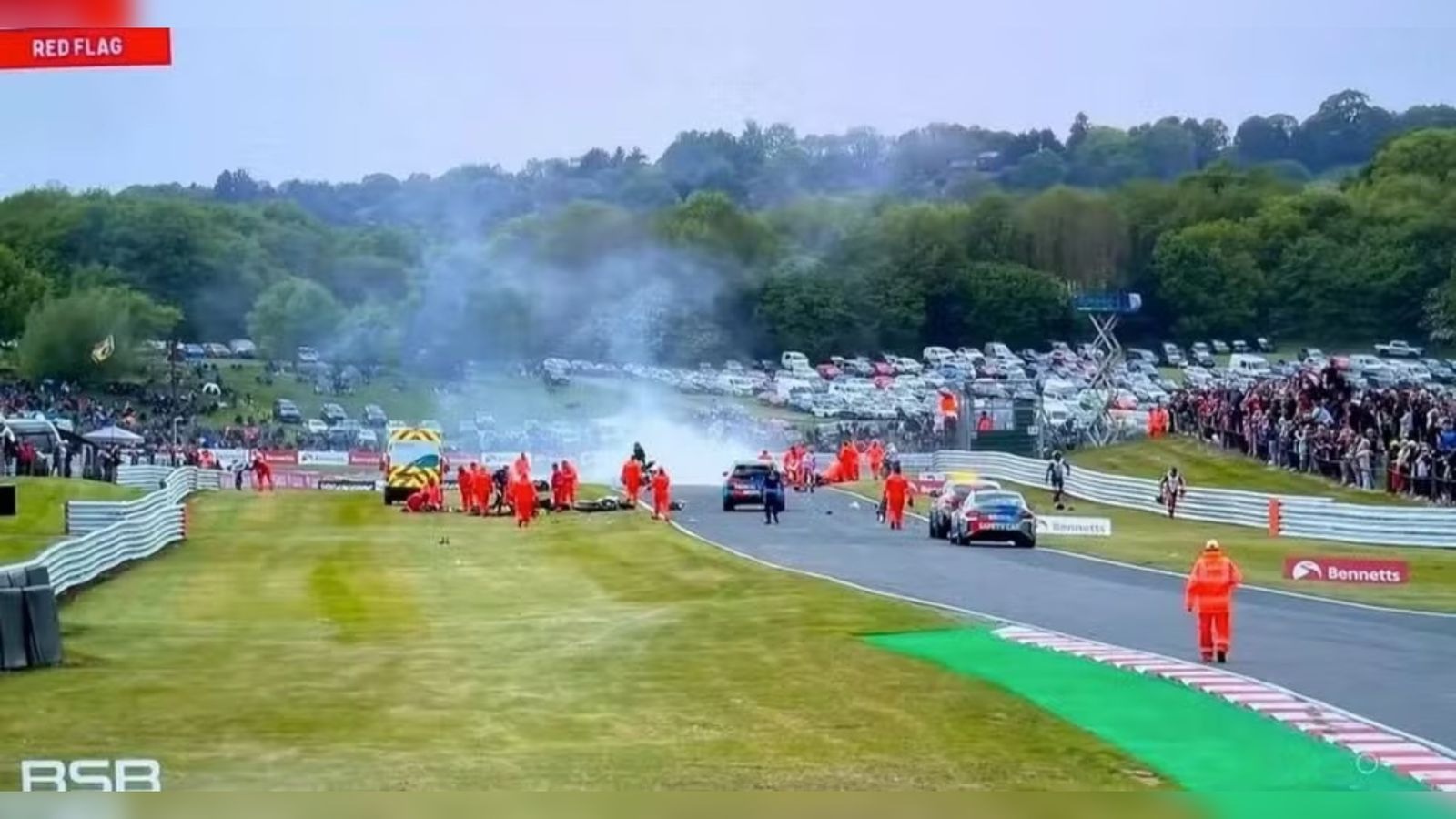 Acidente com 11 motos deixa dois pilotos mortos em corrida