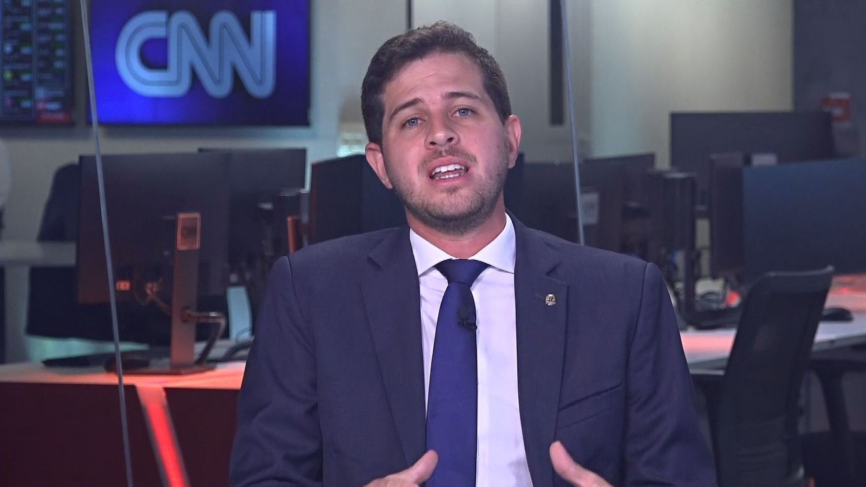CPMI do INSS é “cortina de fumaça”, diz líder do PSB na Câmara à CNN