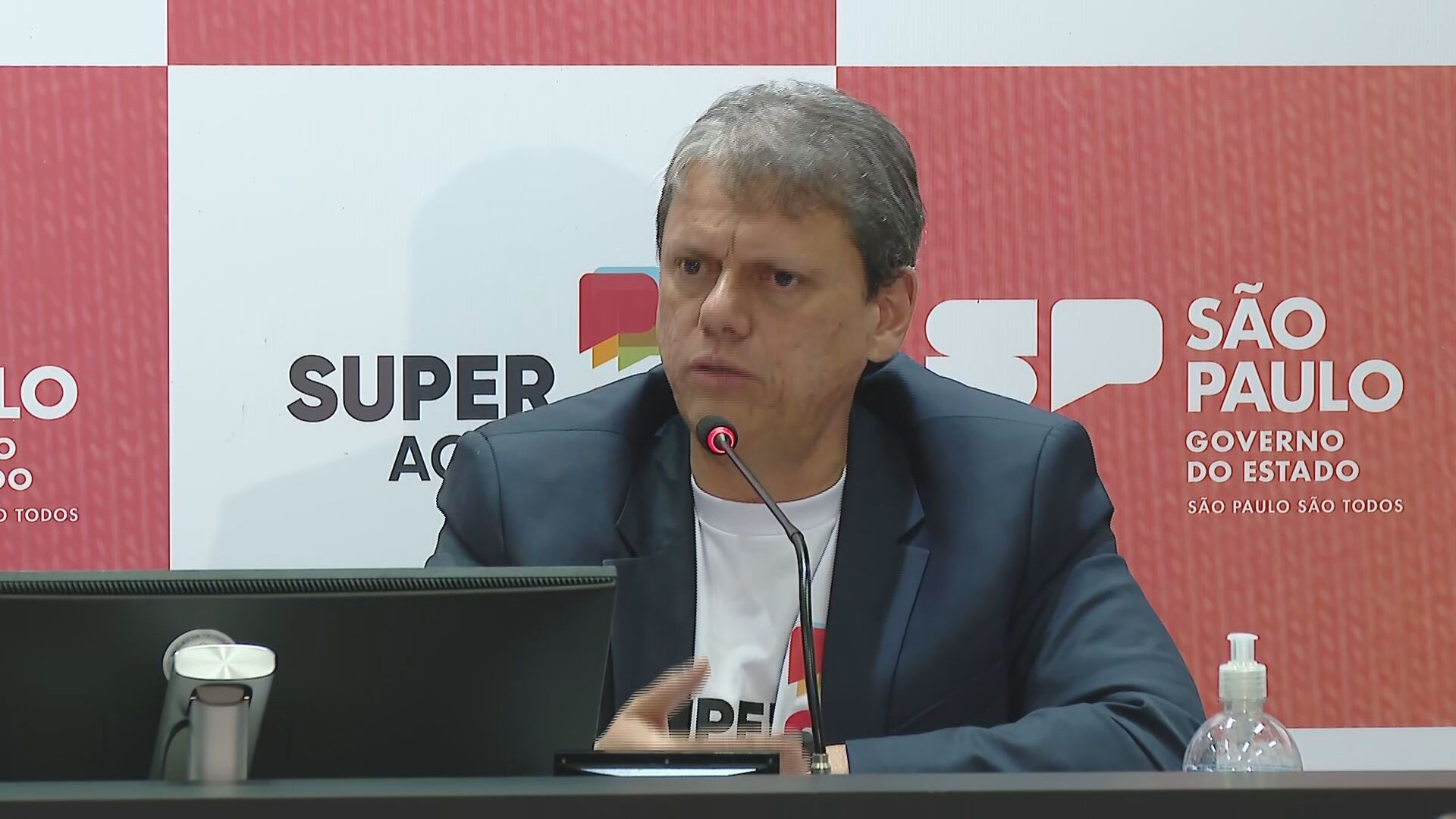 Tarcísio cita câmeras e diz que “não vai tolerar violência policial“ em SP