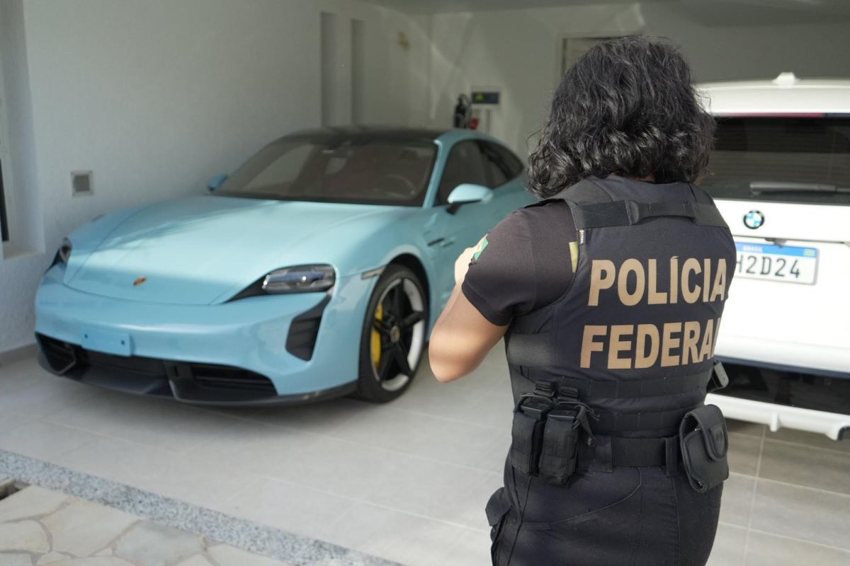 INSS: frota de investigados tem Ferrari, Rolls-Royce e 11 Porsches