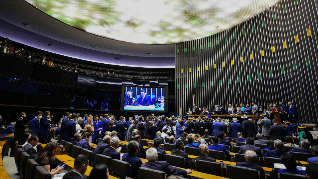 INSS: Câmara aprova urgência de projeto que proíbe descontos automáticos