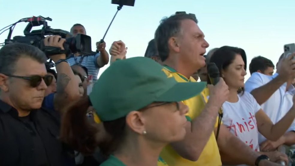 Anistia é ato do parlamento e “ninguém tem que se meter“, diz Bolsonaro
