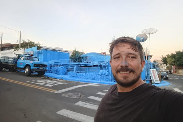 Paulista cria obra de arte gigante com 300 l de tinta: “Sonho azul”