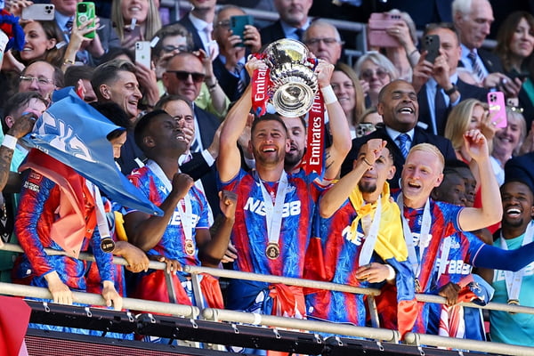 Crystal Palace bate City e conquista Copa da Inglaterra. Veja o gol