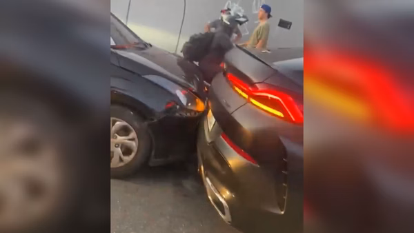 Vídeo: David Luiz e Deyverson se envolvem em acidente de trânsito