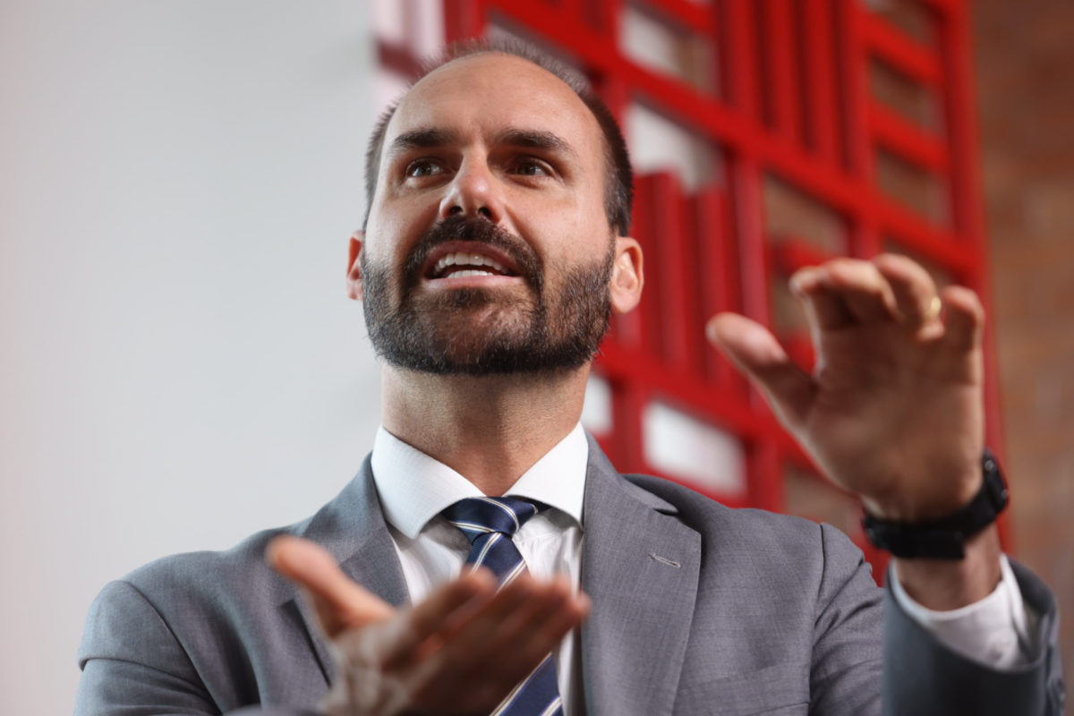 Eduardo Bolsonaro voltará ao Brasil em julho, diz Valdemar Costa Neto