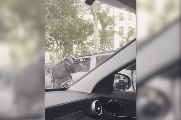 Vídeo: assaltante colide com carro em fuga de roubo e é preso em SP