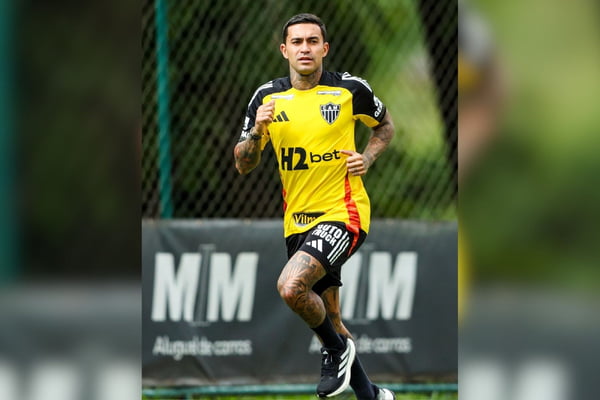 Crítico da grama sintética, Dudu opina sobre gramado da Arena MRV