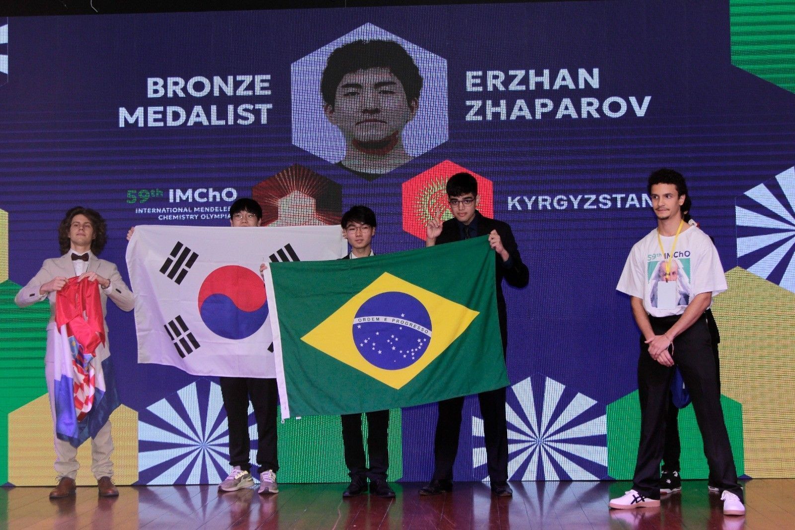 Estudantes brasileiros ganham bronze em Olimpíada Internacional de Química