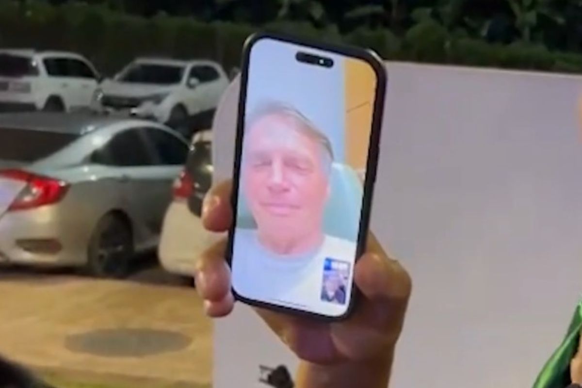 Bolsonaro avisa apoiadores que pode ir a manifestação de 7/5. Vídeo