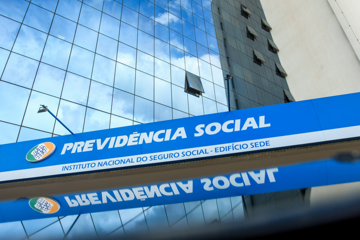 Entidades trocaram de nome para retomar descontos milionários no INSS