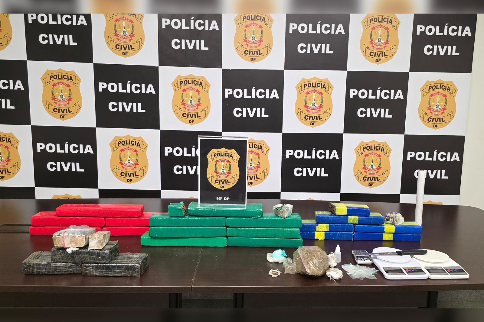 PCDF apreende R$ 400 mil em maconha, cocaína e crack