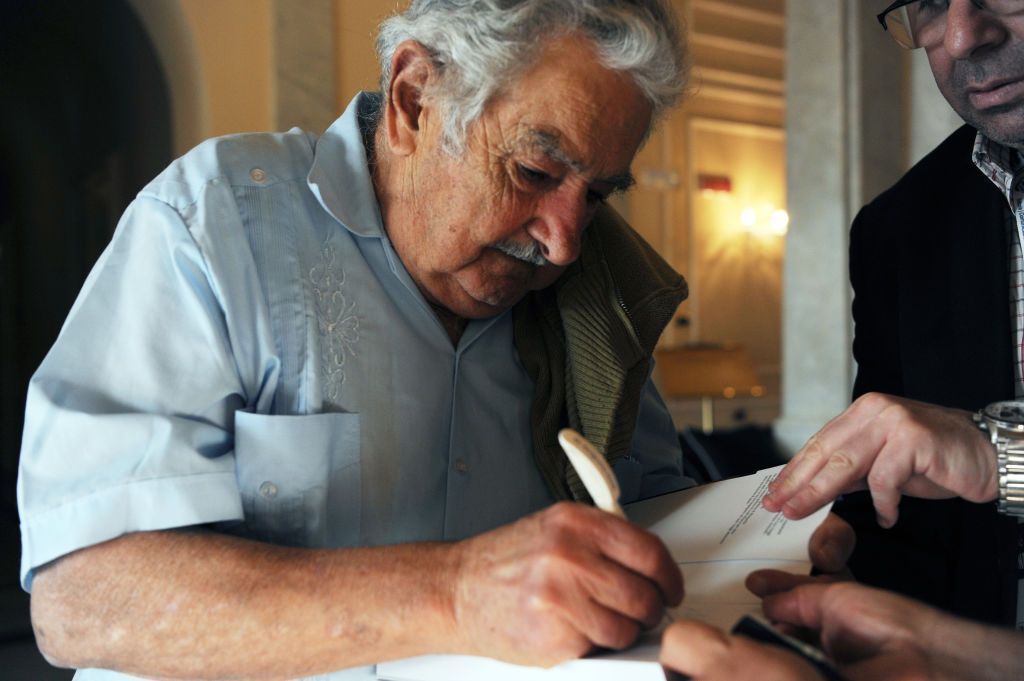 Ministros de Lula lamentam morte de Mujica