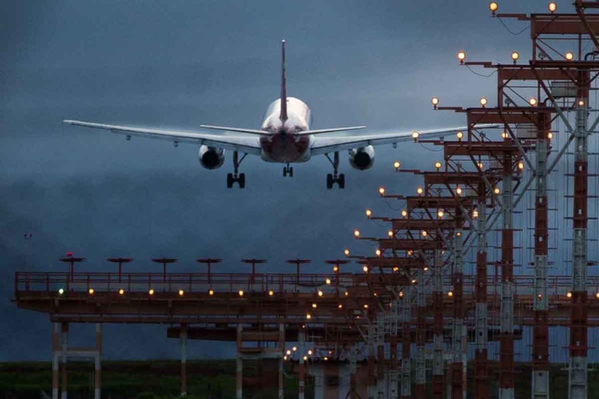 Passageiro é conduzido à delegacia após confusão em voo da Latam
