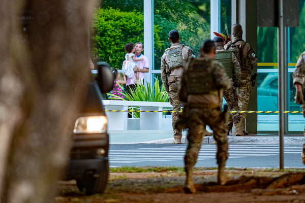 Saiba quem é o homem preso após ameaçar explodir bomba em ministério