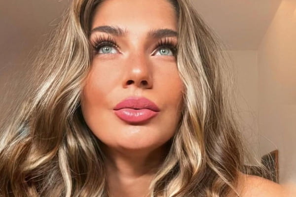 Influenciadora rompe o silêncio e expõe anos de abusos com jogador