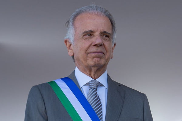 Comandante 4 estrelas dos EUA chega ao Brasil e se reunirá com Defesa