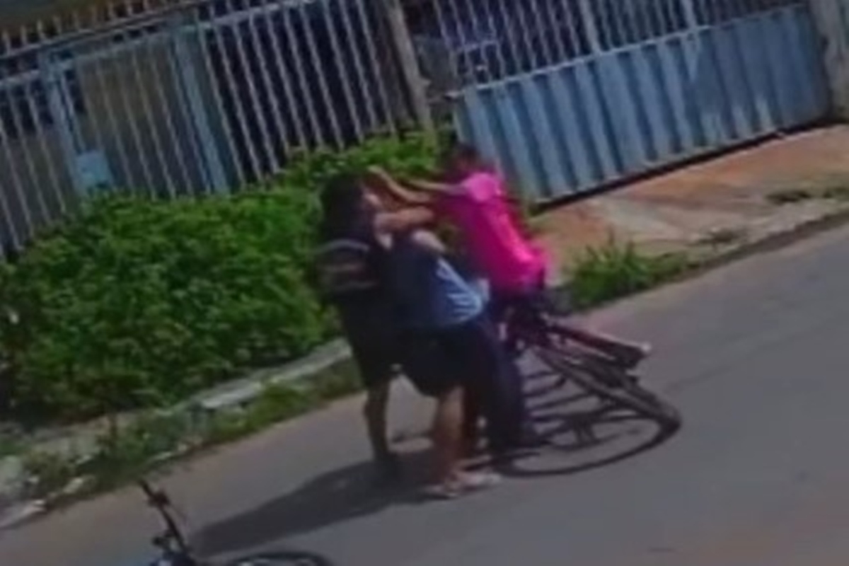 Estudante leva vários socos no rosto durante assalto no DF. Veja vídeo