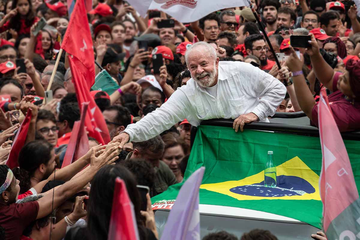 PT cogita desistir de maiores estados em troca de palanque para Lula