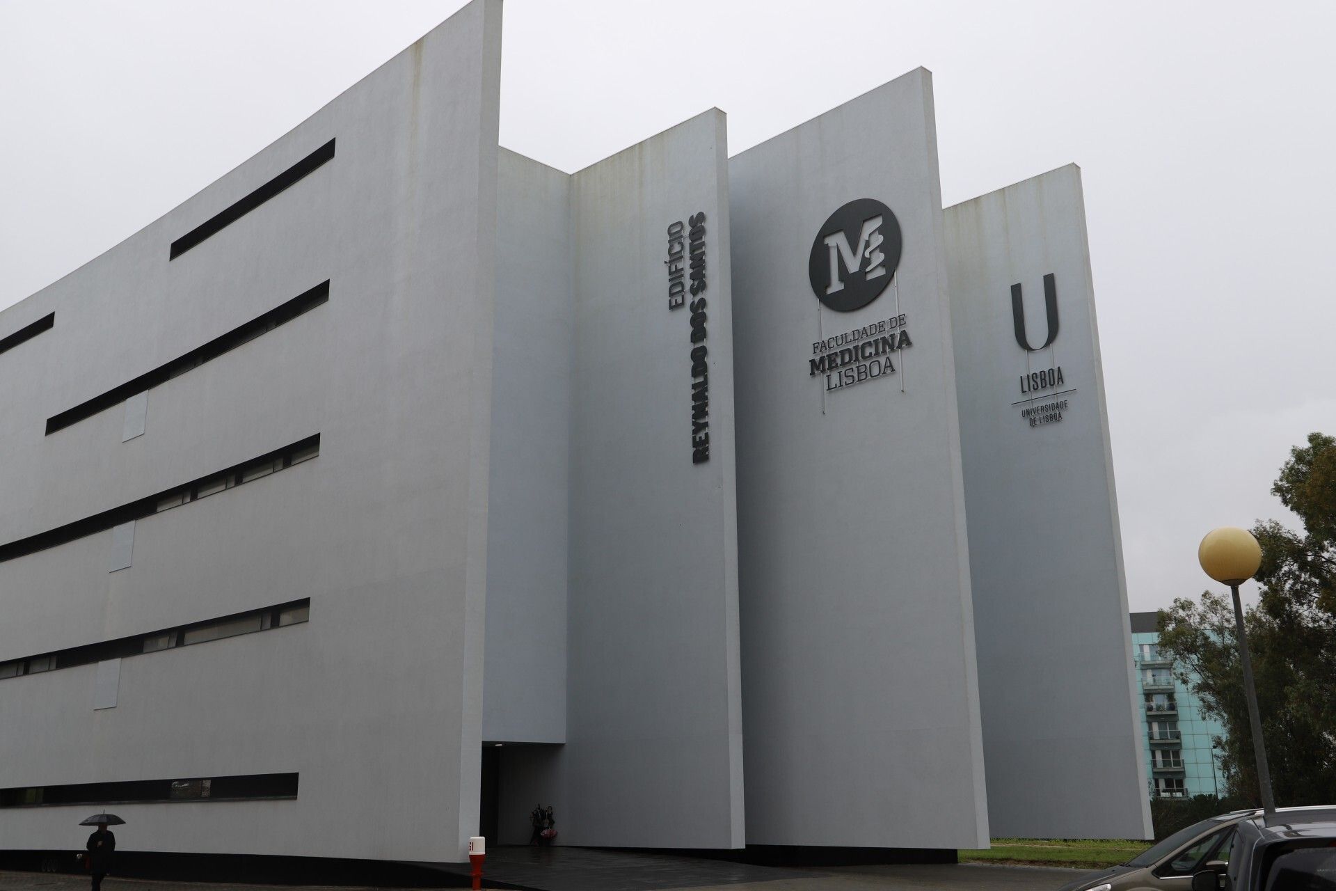 Faculdade de medicina em Portugal abre inscrições com nota do Enem