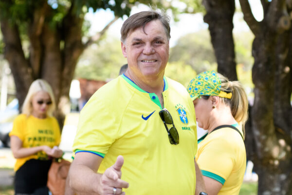 Fotos: sósia de Bolsonaro diverte manifestantes em ato pró-anistia