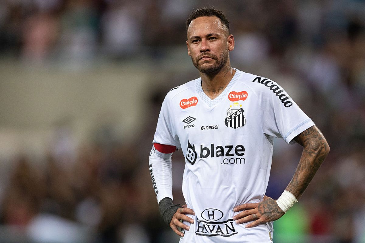 Vídeo: de tranças, Neymar acompanha final da Kings League
