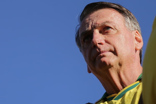Bolsonaro grava com casal de aposentados vítima de fraude no INSS