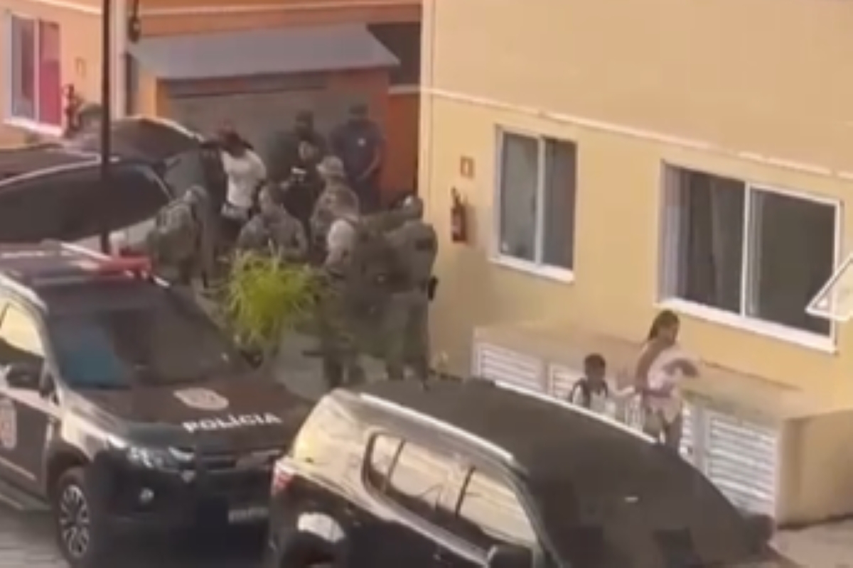 Vídeo: polícia prende quadrilha “que aterrorizava” em roubos de casas