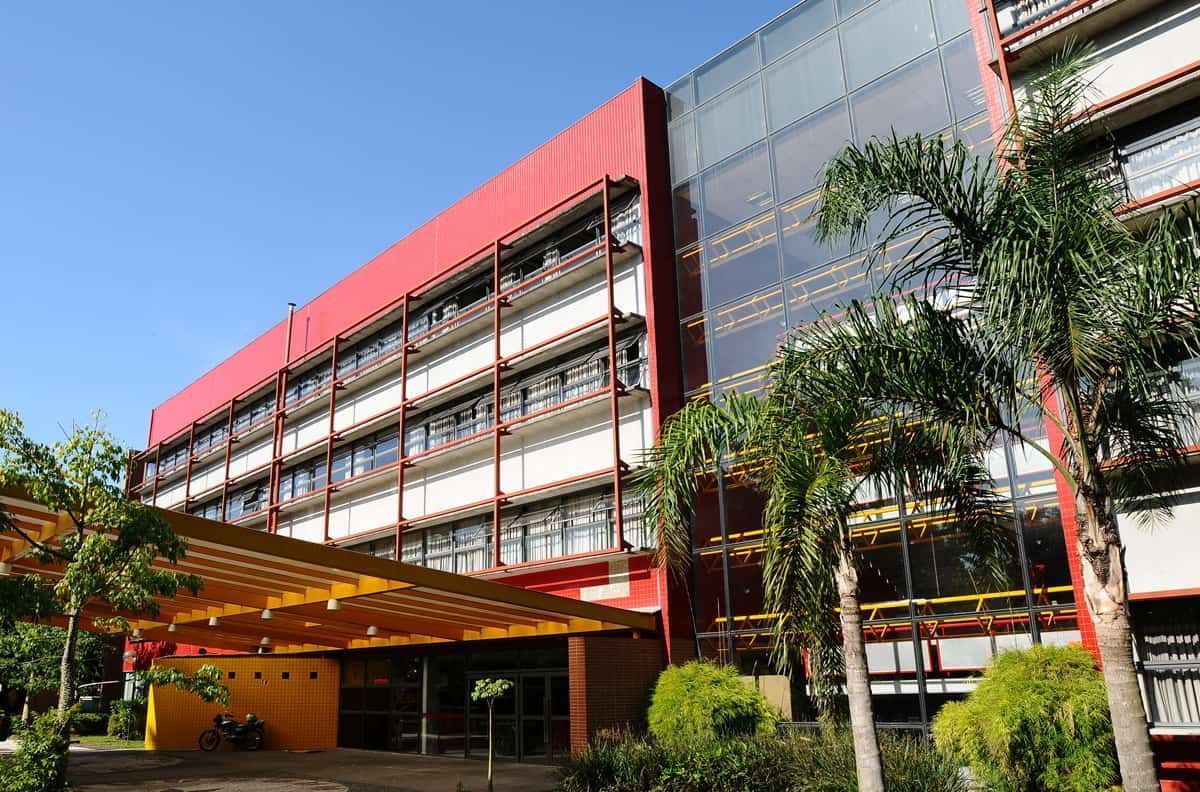 PUC-PR recebe até 2ª feira (12) inscrições para vestibular de inverno