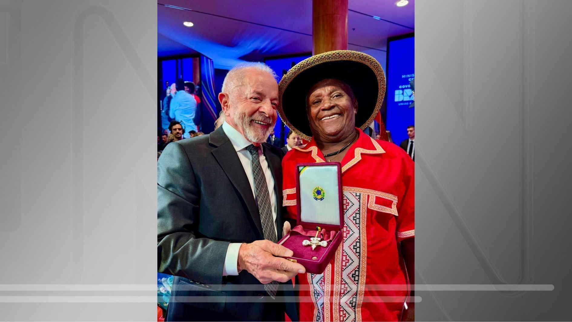 Lula entrega medalha de honra a mestre de carimbó Damasceno, do Pará