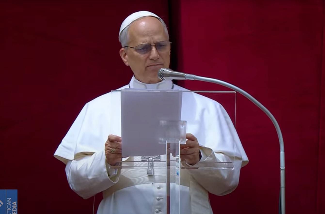 Papa Leão XIV conduz oração Regina Caeli e faz apelo por paz no mundo