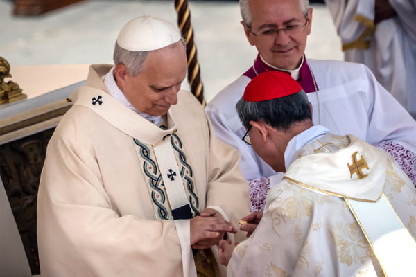 Um dos cotados a papa, cardeal Tagle deu Anel do Pescador a Leão XIV