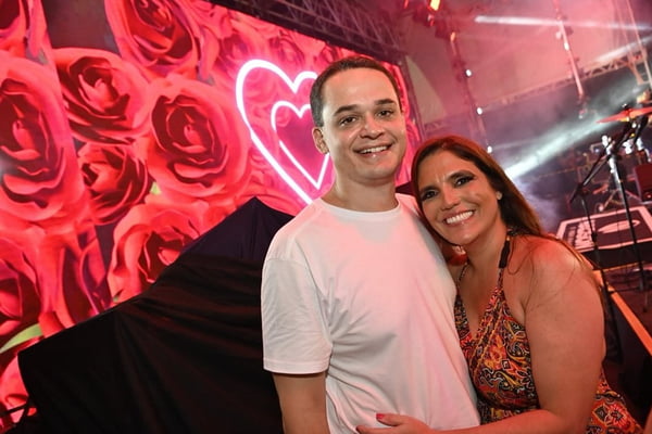 Prefeito de Vitória ganha declaração da esposa após polêmica com vice