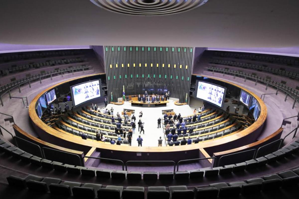 Reajuste de servidores aprovado na Câmara vai custar R$ 18 bi em 2025