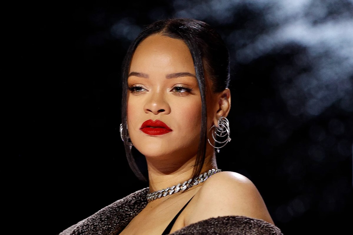 Rihanna lança música inédita para trilha de Smurfs: veja clipe