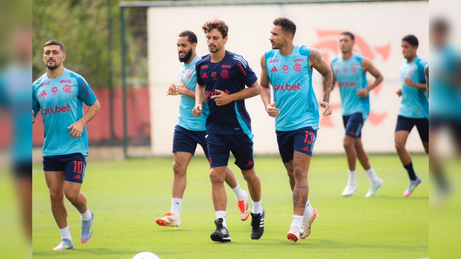 Flamengo acerta o retorno de Rodrigo Caio ao clube. Entenda